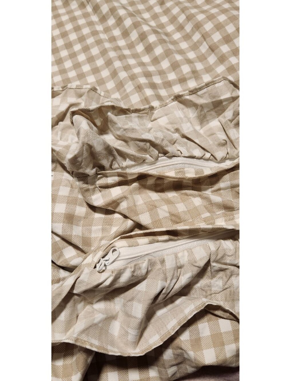 NWT: Tan Gingham Print Duvet Cover Set, Includes 2 Pillowcases (King Size) - Picture 7 of 9